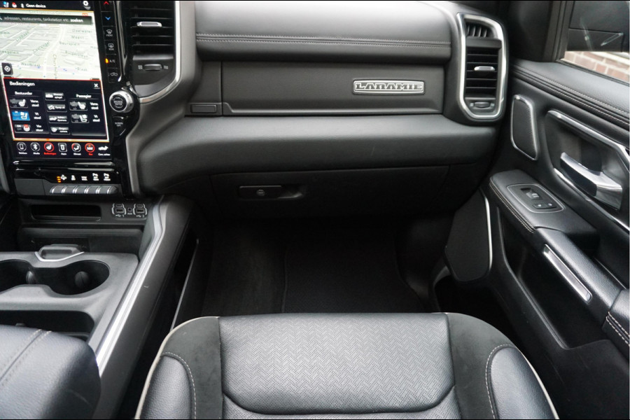 Dodge Ram 1500 5.7 V8 4x4 Crew Cab Laramie Sport | Luchtvering | HUD | Adaptieve Cruise | Lane Departure Meesturen | Keyless | Camerabeeld spiegel | Harman Kardon | Apple Carplay | Gedeelde achterklep | 200 liter LPG