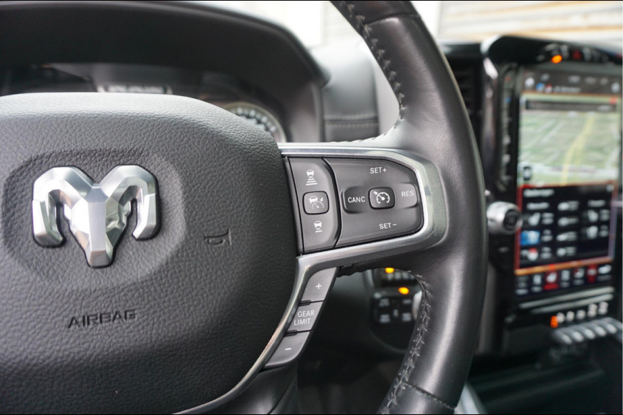 Dodge Ram 1500 5.7 V8 4x4 Crew Cab Laramie Sport | Luchtvering | HUD | Adaptieve Cruise | Lane Departure Meesturen | Keyless | Camerabeeld spiegel | Harman Kardon | Apple Carplay | Gedeelde achterklep | 200 liter LPG