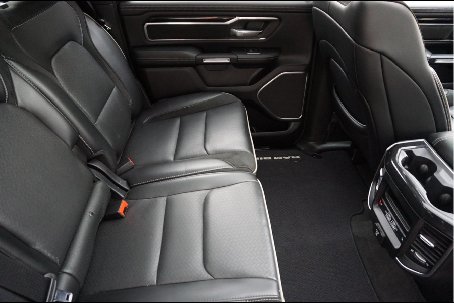 Dodge Ram 1500 5.7 V8 4x4 Crew Cab Laramie Sport | Luchtvering | HUD | Adaptieve Cruise | Lane Departure Meesturen | Keyless | Camerabeeld spiegel | Harman Kardon | Apple Carplay | Gedeelde achterklep | 200 liter LPG