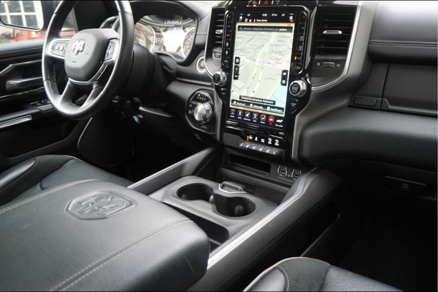 Dodge Ram 1500 5.7 V8 4x4 Crew Cab Laramie Sport | Luchtvering | HUD | Adaptieve Cruise | Lane Departure Meesturen | Keyless | Camerabeeld spiegel | Harman Kardon | Apple Carplay | Gedeelde achterklep | 200 liter LPG
