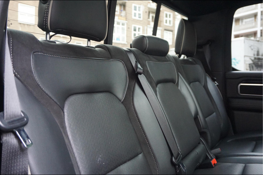 Dodge Ram 1500 5.7 V8 4x4 Crew Cab Laramie Sport | Luchtvering | HUD | Adaptieve Cruise | Lane Departure Meesturen | Keyless | Camerabeeld spiegel | Harman Kardon | Apple Carplay | Gedeelde achterklep | 200 liter LPG
