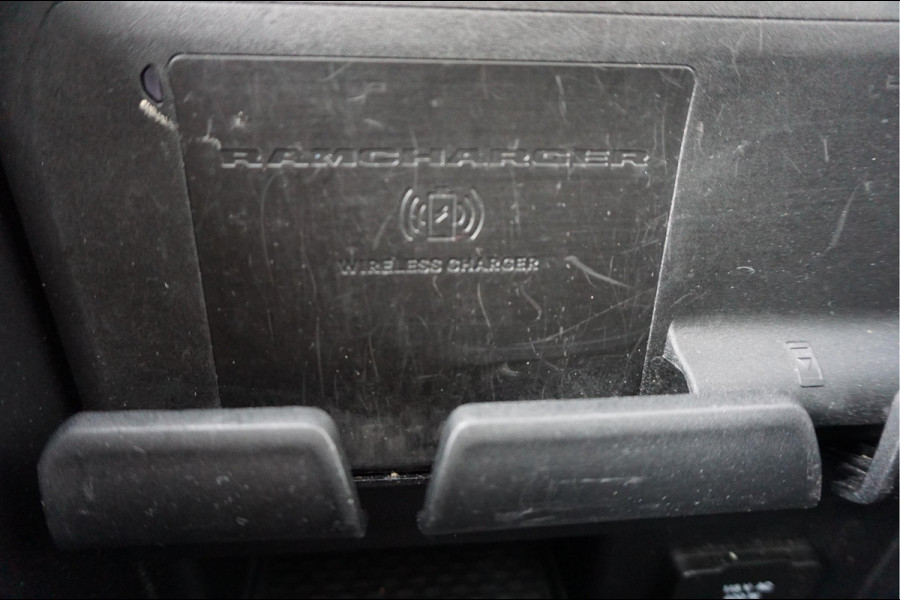 Dodge Ram 1500 5.7 V8 4x4 Crew Cab Laramie Sport | Luchtvering | HUD | Adaptieve Cruise | Lane Departure Meesturen | Keyless | Camerabeeld spiegel | Harman Kardon | Apple Carplay | Gedeelde achterklep | 200 liter LPG