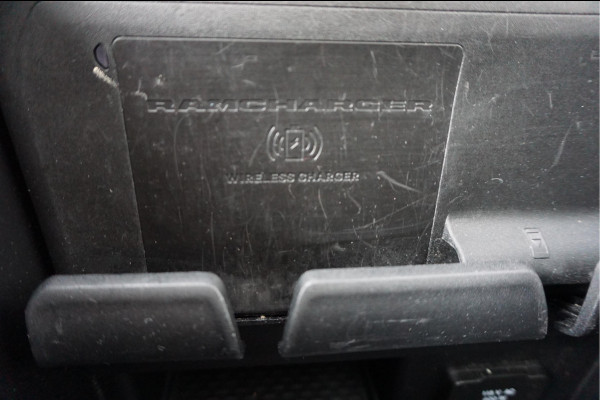 Dodge Ram 1500 5.7 V8 4x4 Crew Cab Laramie Sport | Luchtvering | HUD | Adaptieve Cruise | Lane Departure Meesturen | Keyless | Camerabeeld spiegel | Harman Kardon | Apple Carplay | Gedeelde achterklep | 200 liter LPG