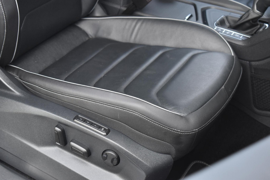 Volkswagen Tiguan 1.5 TSI R-Line Business+ Lane ACC Leder Sfeer 360C Trekhaak