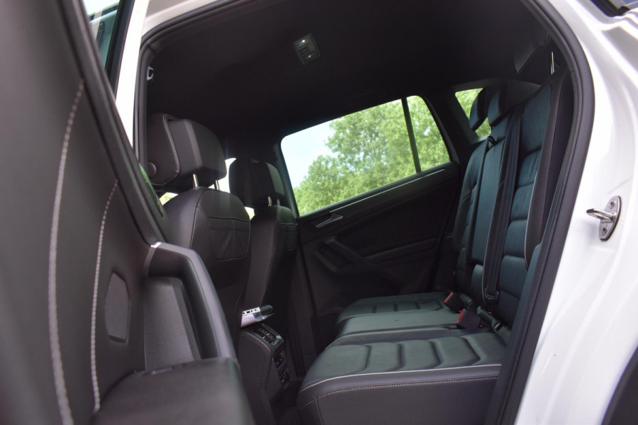 Volkswagen Tiguan 1.5 TSI R-Line Business+ Lane ACC Leder Sfeer 360C Trekhaak