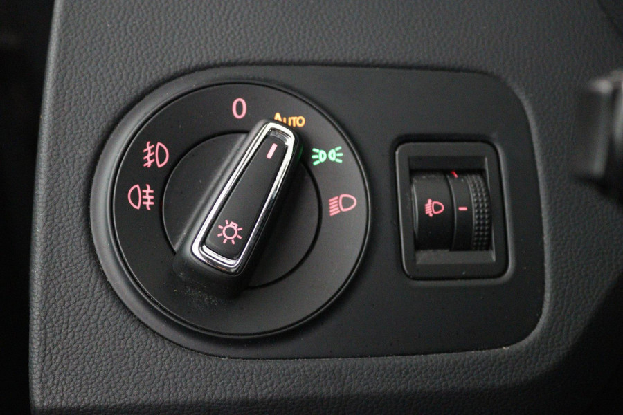 Seat Ibiza 1.0 EcoTSI Style Connect (NAVIGATIE, CARPLAY, CRUISE CONTROL, BLUETOOTH, NL-AUTO)