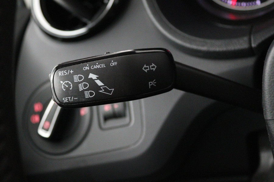 Seat Ibiza 1.0 EcoTSI Style Connect (NAVIGATIE, CARPLAY, CRUISE CONTROL, BLUETOOTH, NL-AUTO)