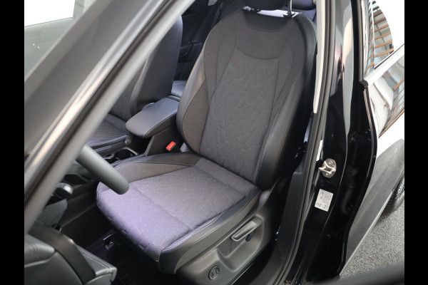 Volkswagen Tiguan 1.5 eTSI Life Edition 130 pk Automaat (DSG) | Navigatie | Elektr. trekhaak | Parkeersensoren (Park assist) | Achteruitrijcamera | Stoelverwarming |
