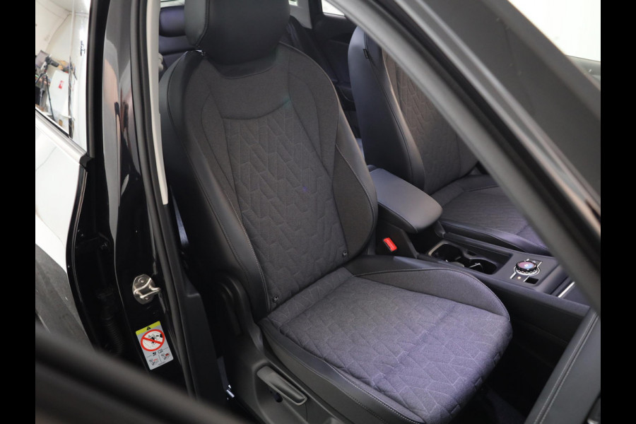 Volkswagen Tiguan 1.5 eTSI Life Edition 130 pk Automaat (DSG) | Navigatie | Elektr. trekhaak | Parkeersensoren (Park assist) | Achteruitrijcamera | Stoelverwarming |