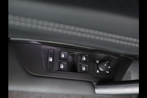 Volkswagen Tiguan 1.5 eTSI Life Edition 130 pk Automaat (DSG) | Navigatie | Elektr. trekhaak | Parkeersensoren (Park assist) | Achteruitrijcamera | Stoelverwarming |