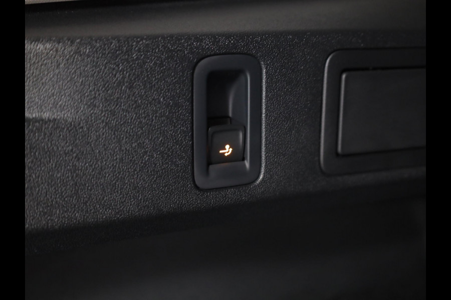 Volkswagen Tiguan 1.5 eTSI Life Edition 130 pk Automaat (DSG) | Navigatie | Elektr. trekhaak | Parkeersensoren (Park assist) | Achteruitrijcamera | Stoelverwarming |
