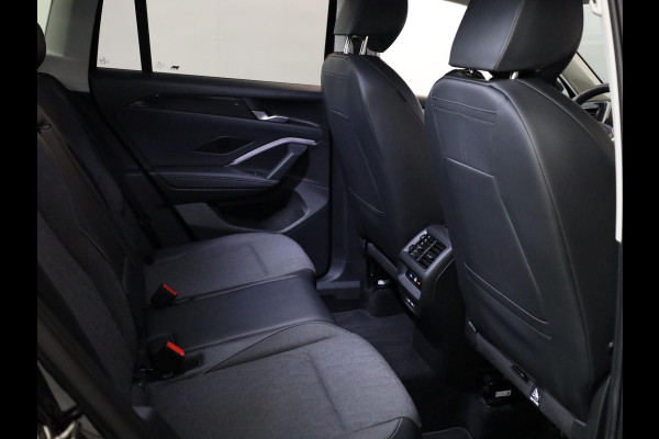 Volkswagen Tiguan 1.5 eTSI Life Edition 130 pk Automaat (DSG) | Navigatie | Elektr. trekhaak | Parkeersensoren (Park assist) | Achteruitrijcamera | Stoelverwarming |