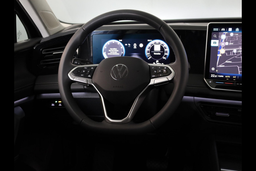 Volkswagen Tiguan 1.5 eTSI Life Edition 130 pk Automaat (DSG) | Navigatie | Elektr. trekhaak | Parkeersensoren (Park assist) | Achteruitrijcamera | Stoelverwarming |