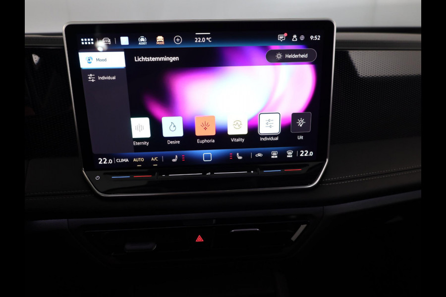 Volkswagen Tiguan 1.5 eTSI Life Edition 130 pk Automaat (DSG) | Navigatie | Elektr. trekhaak | Parkeersensoren (Park assist) | Achteruitrijcamera | Stoelverwarming |