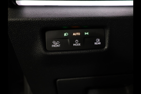 Volkswagen Tiguan 1.5 eTSI Life Edition 130 pk Automaat (DSG) | Navigatie | Elektr. trekhaak | Parkeersensoren (Park assist) | Achteruitrijcamera | Stoelverwarming |
