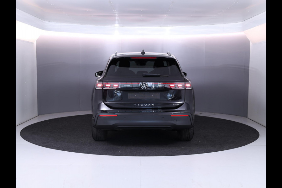 Volkswagen Tiguan 1.5 eTSI Life Edition 130 pk Automaat (DSG) | Navigatie | Elektr. trekhaak | Parkeersensoren (Park assist) | Achteruitrijcamera | Stoelverwarming |