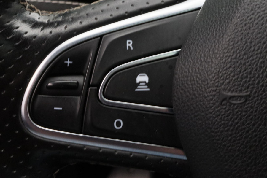 Renault Scénic 1.3 TCe Limited Automaat Trekhaak Adaptive-cruise Panorama-dak Navigatie Leder Climate-control Cruise