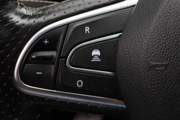 Renault Scénic 1.3 TCe Limited Automaat Trekhaak Adaptive-cruise Panorama-dak Navigatie Leder Climate-control Cruise
