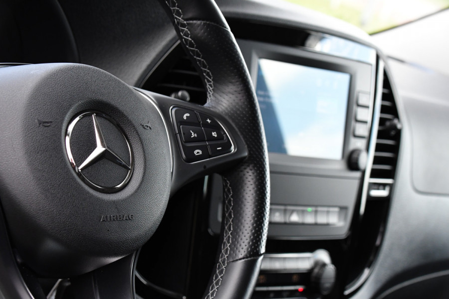 Mercedes-Benz Vito 119 CDI L2 AMG Edition Adaptieve Cruise, Camera, Carplay, 190pk, Automaat, LED, Clima, Stoelverwarming, Uniek!