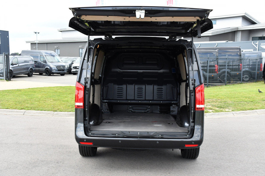 Mercedes-Benz Vito 119 CDI L2 AMG Edition Adaptieve Cruise, Camera, Carplay, 190pk, Automaat, LED, Clima, Stoelverwarming, Uniek!