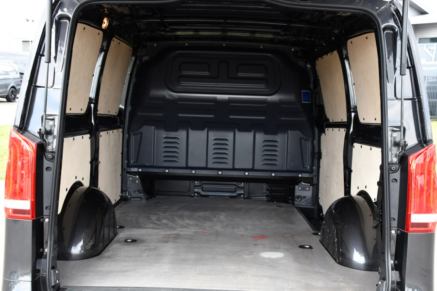 Mercedes-Benz Vito 119 CDI L2 AMG Edition Adaptieve Cruise, Camera, Carplay, 190pk, Automaat, LED, Clima, Stoelverwarming, Uniek!