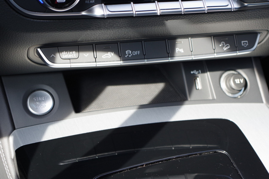 Audi Q5 55 TFSI e Quattro Competition 367 PK PHEV, Luchtvering, Panoramadak, RS-Leder, Elek. Trekhaak