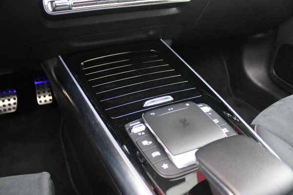 Mercedes-Benz GLA 250 e 218PK AUTOMAAT BUSINESS SOLUTION | PANORAMISCH SCHUIF/KANTEL DAK | ELEKTRISCHE ACHTER KLEP | MULTIBEAM LED MATRIX KOPLAMPEN | STOEL VERWARMING | KEYLESS ENTRY/START | NAVIGATIE | DAB+ RADIO | APPLE CARPLAY /ANDROID AUTO | ADAPTIVE CRUISE CONTROL | SFEER VERLICHTING | 19" LICHTMETALEN VELGEN | PARKEERSENSOREN VOOR EN ACHTER |
