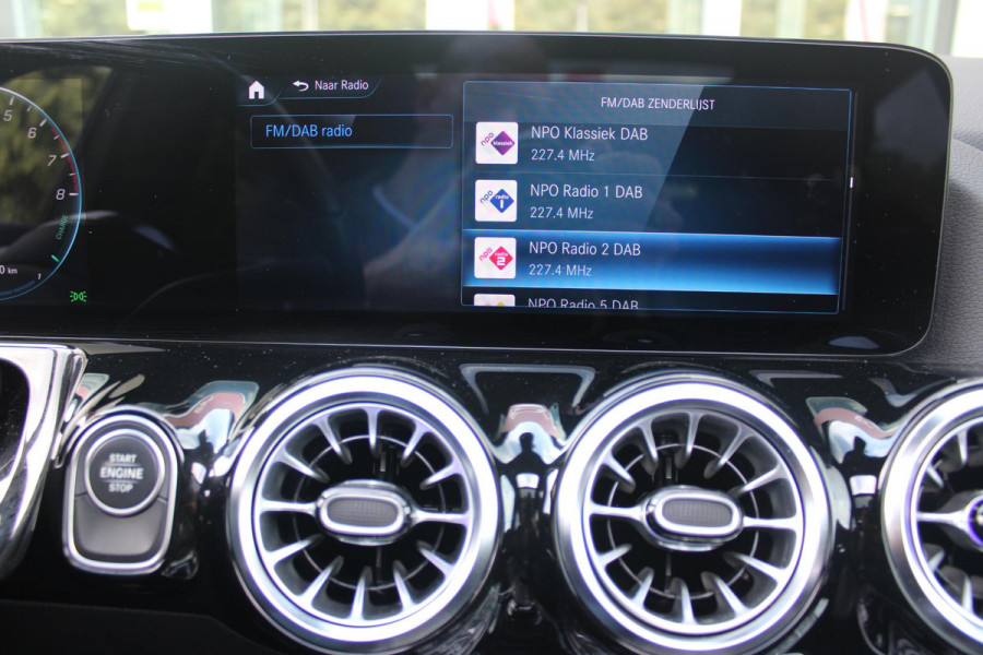 Mercedes-Benz GLA 250 e 218PK AUTOMAAT BUSINESS SOLUTION | PANORAMISCH SCHUIF/KANTEL DAK | ELEKTRISCHE ACHTER KLEP | MULTIBEAM LED MATRIX KOPLAMPEN | STOEL VERWARMING | KEYLESS ENTRY/START | NAVIGATIE | DAB+ RADIO | APPLE CARPLAY /ANDROID AUTO | ADAPTIVE CRUISE CONTROL | SFEER VERLICHTING | 19" LICHTMETALEN VELGEN | PARKEERSENSOREN VOOR EN ACHTER |