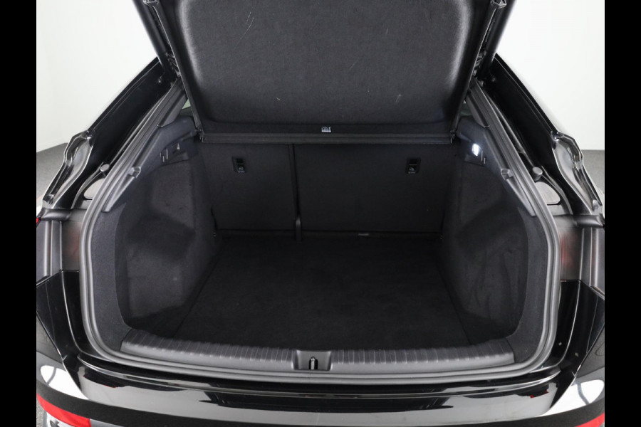 Audi Q4 Sportback e-tron 40 S edition 77 kWh 204pk | Navigatie | Stoelverwarming | Dynamic pakket | 20 inch lichtmetalen velgen | Optiek pakket zwart