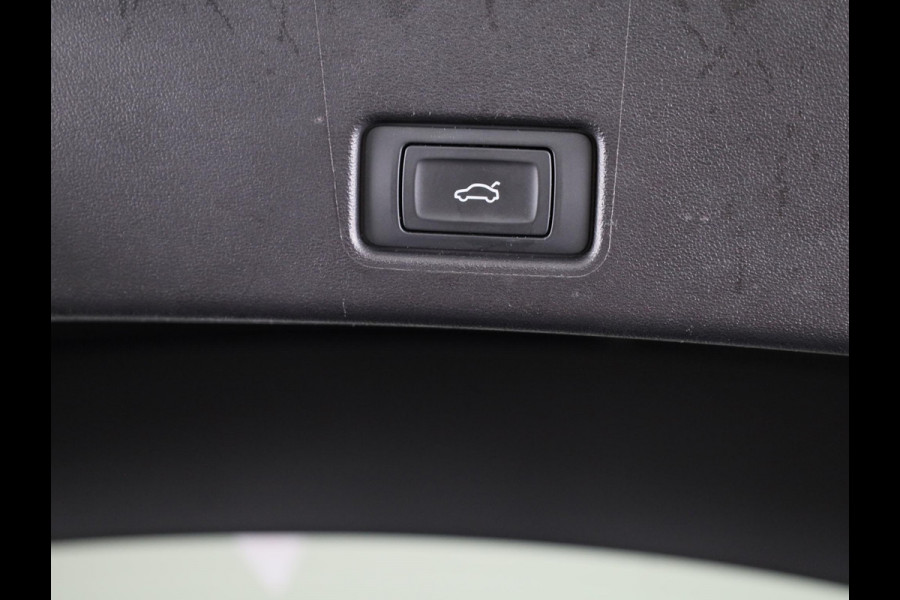 Audi Q4 Sportback e-tron 40 S edition 77 kWh 204pk | Navigatie | Stoelverwarming | Dynamic pakket | 20 inch lichtmetalen velgen | Optiek pakket zwart