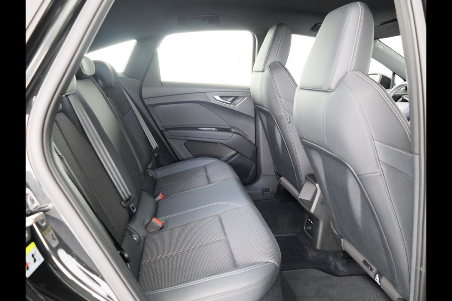 Audi Q4 Sportback e-tron 40 S edition 77 kWh 204pk | Navigatie | Stoelverwarming | Dynamic pakket | 20 inch lichtmetalen velgen | Optiek pakket zwart