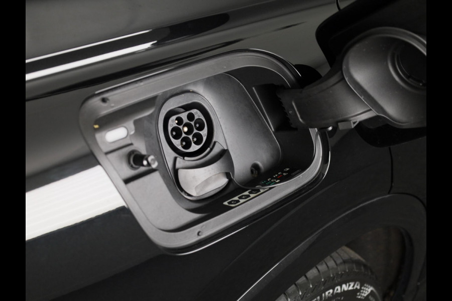 Audi Q4 Sportback e-tron 40 S edition 77 kWh 204pk | Navigatie | Stoelverwarming | Dynamic pakket | 20 inch lichtmetalen velgen | Optiek pakket zwart