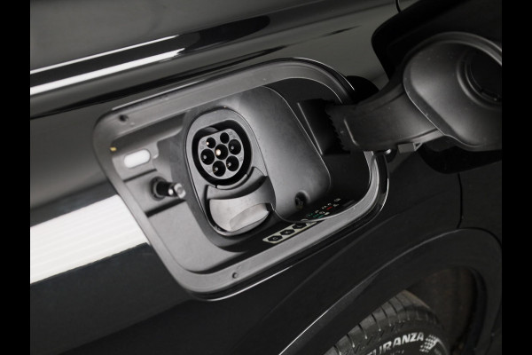 Audi Q4 Sportback e-tron 40 S edition 77 kWh 204pk | Navigatie | Stoelverwarming | Dynamic pakket | 20 inch lichtmetalen velgen | Optiek pakket zwart