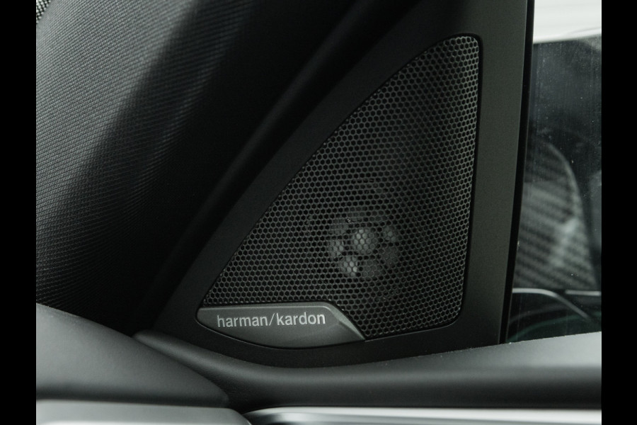 BMW 4 Serie Coupé M4 CS - Individual ''Frozen Isle of Man Green'' - Carbon Brakes