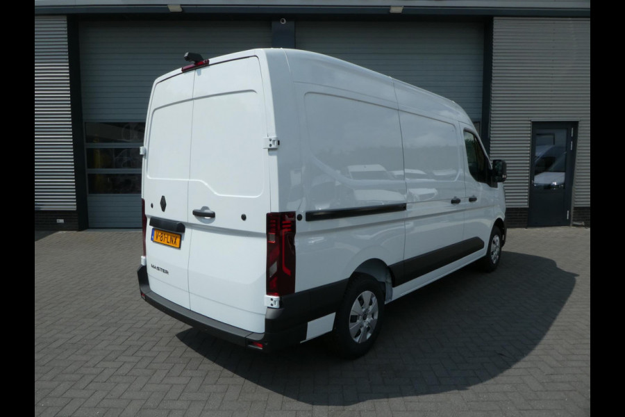Renault Master T35 2.0 dCi 150 L2H2 airco camera navigatie
