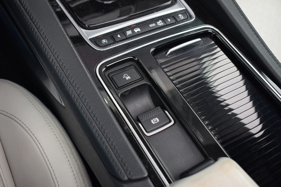 Jaguar F-Pace 3.0 S First Edition AWD | 381 pk | Meridian | Pano | HUD | Apple CarPlay