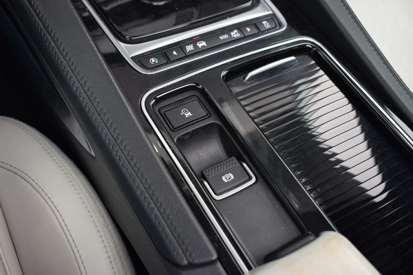 Jaguar F-Pace 3.0 S First Edition AWD | 381 pk | Meridian | Pano | HUD | Apple CarPlay
