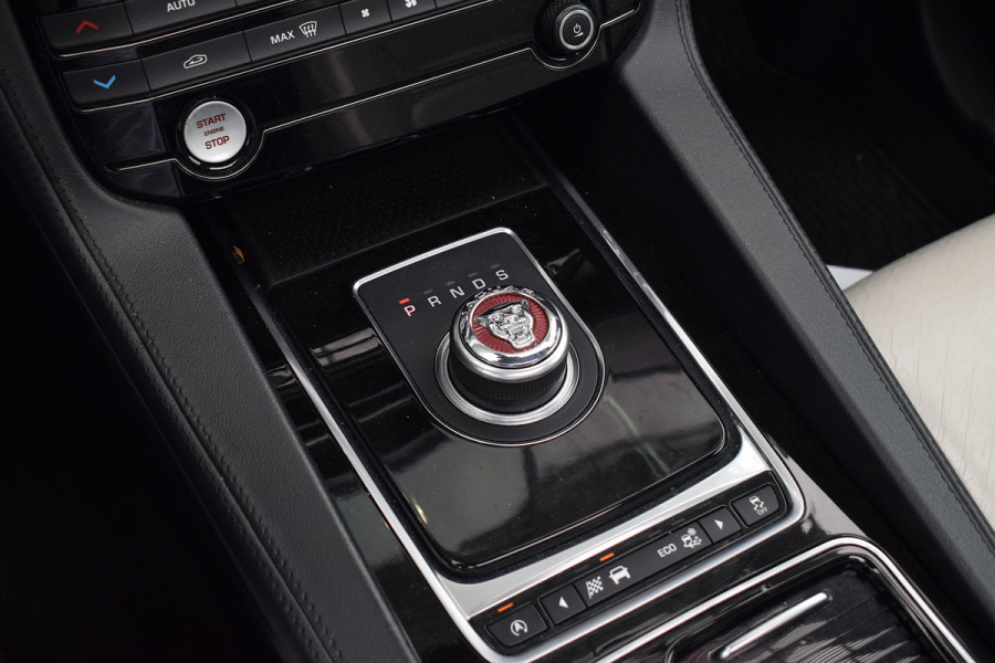 Jaguar F-Pace 3.0 S First Edition AWD | 381 pk | Meridian | Pano | HUD | Apple CarPlay