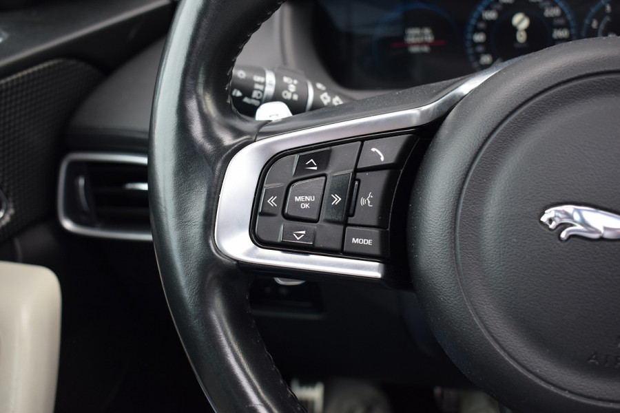 Jaguar F-Pace 3.0 S First Edition AWD | 381 pk | Meridian | Pano | HUD | Apple CarPlay