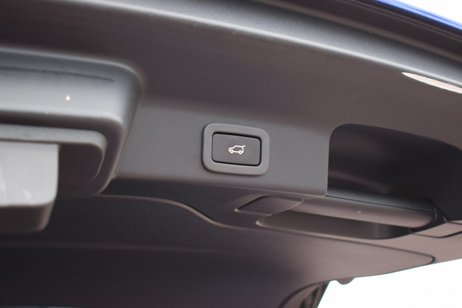 Jaguar F-Pace 3.0 S First Edition AWD | 381 pk | Meridian | Pano | HUD | Apple CarPlay