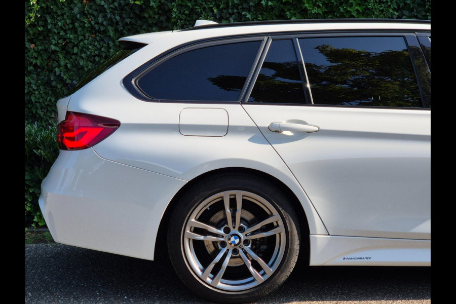 BMW 3 Serie Touring 320i Edition M Sport Shadow Executive Apple CarPlay Dig. Teller Navi GR LED Sfeerverlichting