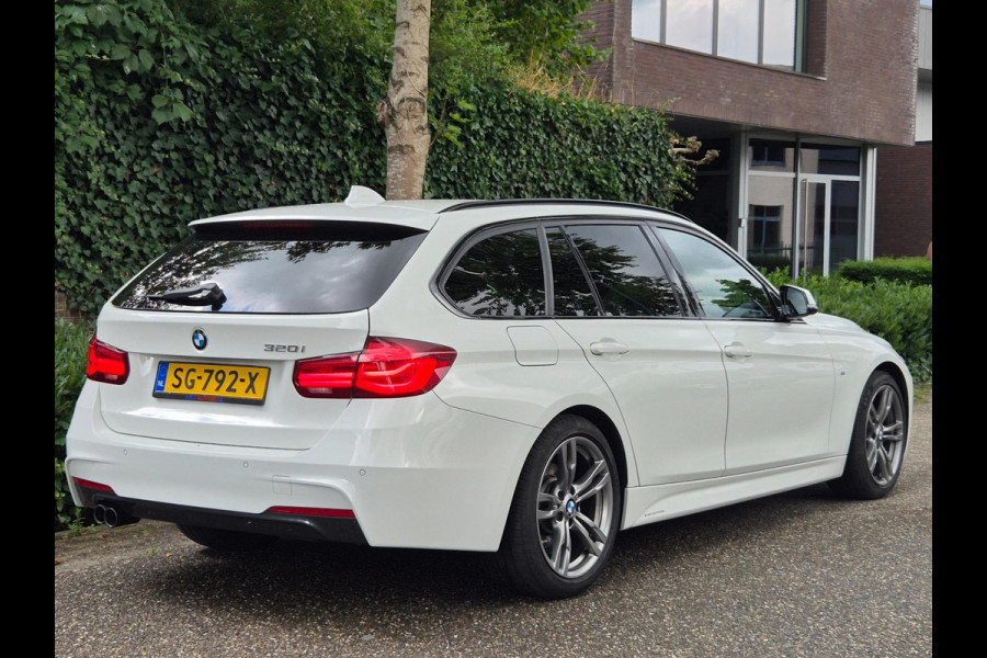 BMW 3 Serie Touring 320i Edition M Sport Shadow Executive Apple CarPlay Dig. Teller Navi GR LED Sfeerverlichting