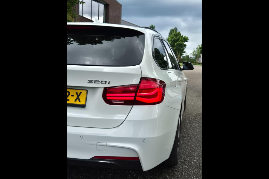 BMW 3 Serie Touring 320i Edition M Sport Shadow Executive Apple CarPlay Dig. Teller Navi GR LED Sfeerverlichting