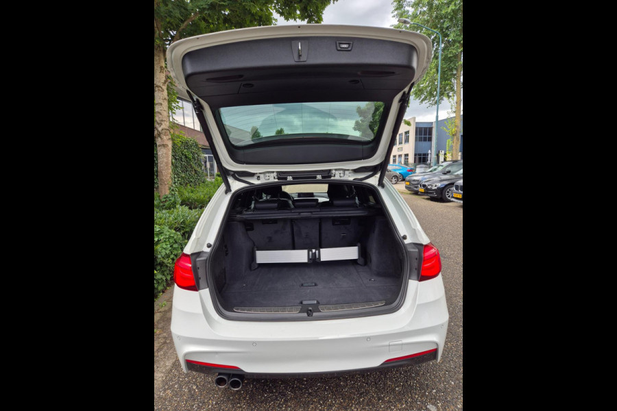 BMW 3 Serie Touring 320i Edition M Sport Shadow Executive Apple CarPlay Dig. Teller Navi GR LED Sfeerverlichting