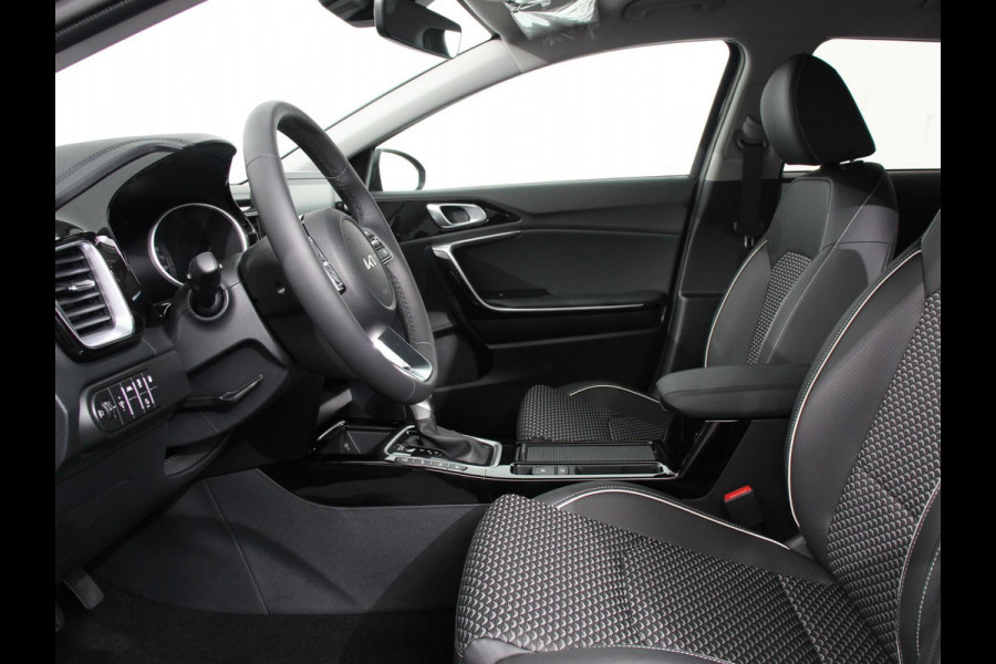 Kia Ceed Sportswagon 1.6 GDI PHEV DynamicLine | Navigatie | Camera | Climate Control | Cruise control adaptive | Lane assist | Lichtmetalen Velgen | Stoelverwarming