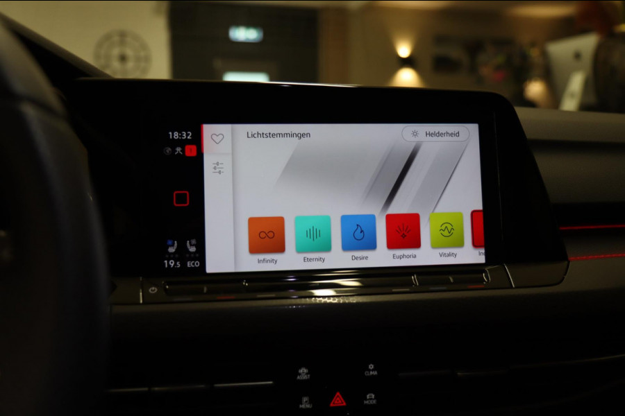 Volkswagen Golf GTE 1.4 245PK BLACK STYLE /PANO/HUD/IQ/LEER/CARPLAY/BOMVOL