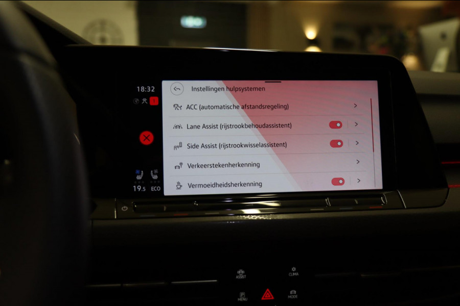 Volkswagen Golf GTE 1.4 245PK BLACK STYLE /PANO/HUD/IQ/LEER/CARPLAY/BOMVOL