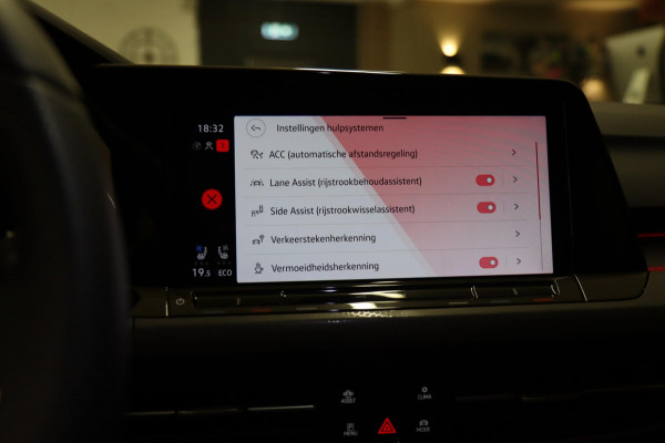 Volkswagen Golf GTE 1.4 245PK BLACK STYLE /PANO/HUD/IQ/LEER/CARPLAY/BOMVOL