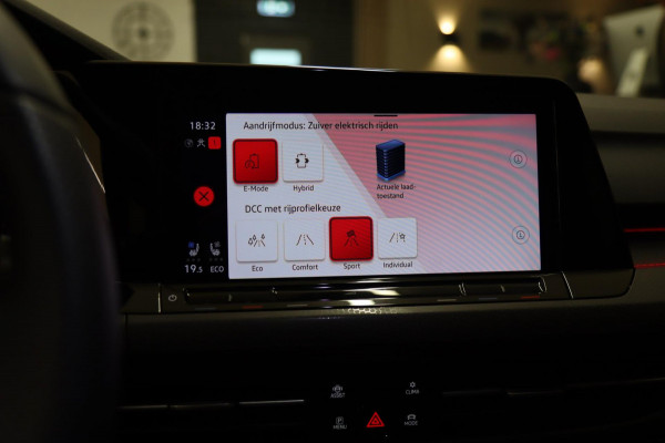 Volkswagen Golf GTE 1.4 245PK BLACK STYLE /PANO/HUD/IQ/LEER/CARPLAY/BOMVOL
