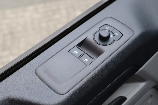 Ford Transit Custom 320 2.0 TDCI 150 PK L2H1 DC LIMITED | L+R Schuifdeur | Dubbel Cabine | Camera | CarPlay | Lane Assist | PDC V+A | Glaslook panel Raptor Edition | NL Auto | 5-Zitter | Verlengde fabrieksgarantie tot 12-2029